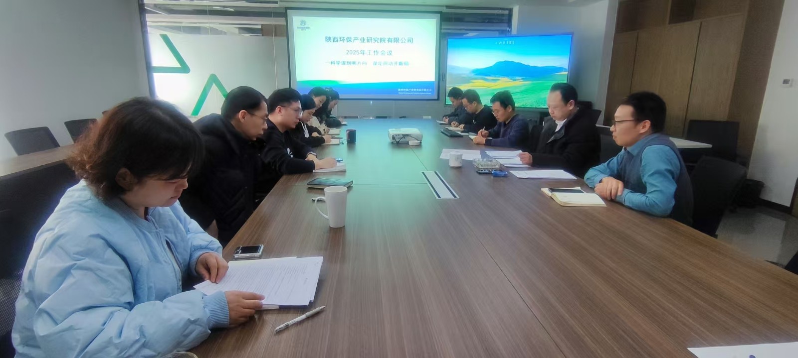 科學(xué)謀劃明方向 謀定而動(dòng)開新局-研究院召開2025年工作會(huì)議.jpg